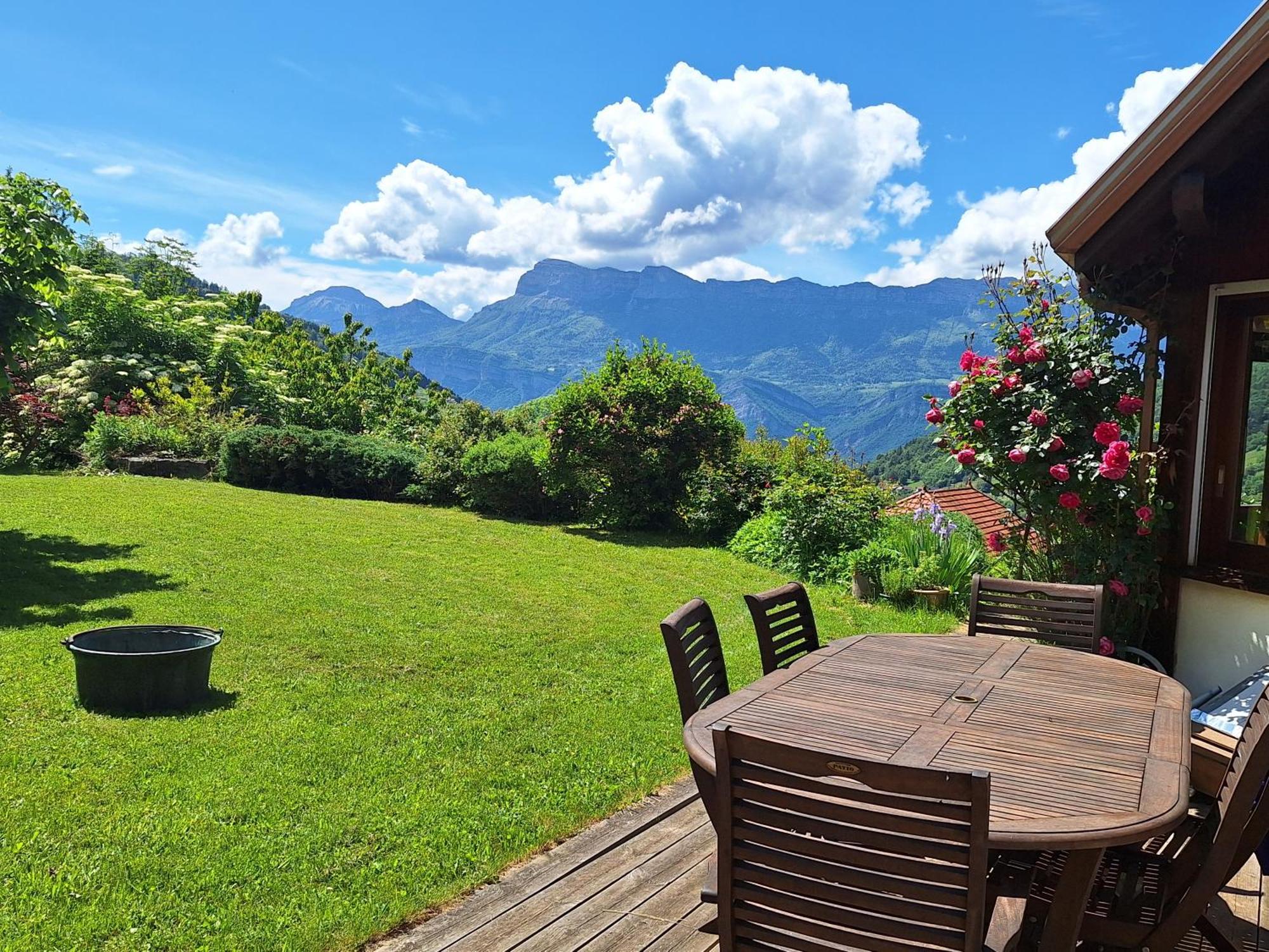 Eco-Logis Mad'In Belledonne Bed & Breakfast Theys ภายนอก รูปภาพ